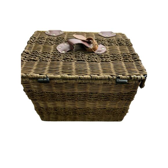 HARRODS VINTAGE Brown Wicker Basket Rare Find Brass Hardware - Picture 4 of 10